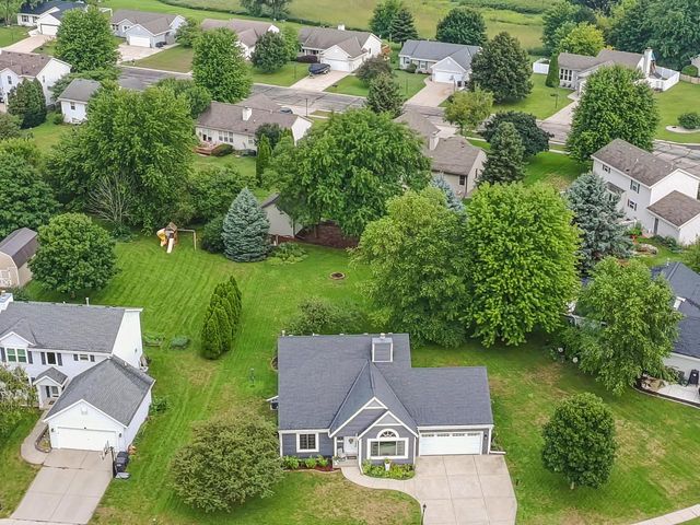2554 S Sterling CIRCLE, East Troy, WI 53120