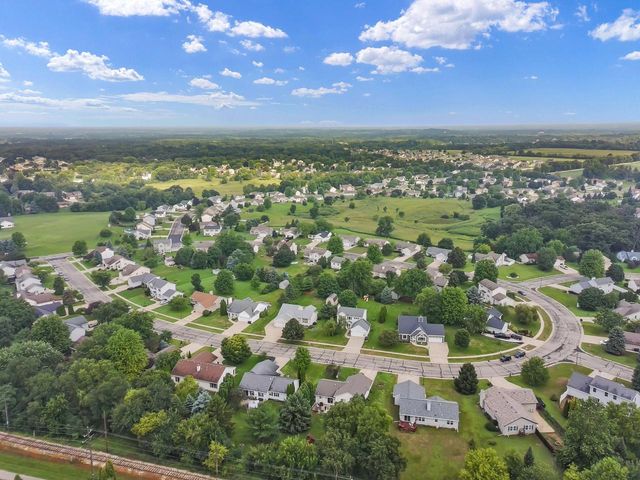2554 S Sterling CIRCLE, East Troy, WI 53120