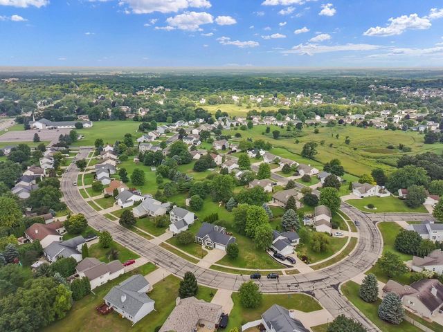 2554 S Sterling CIRCLE, East Troy, WI 53120