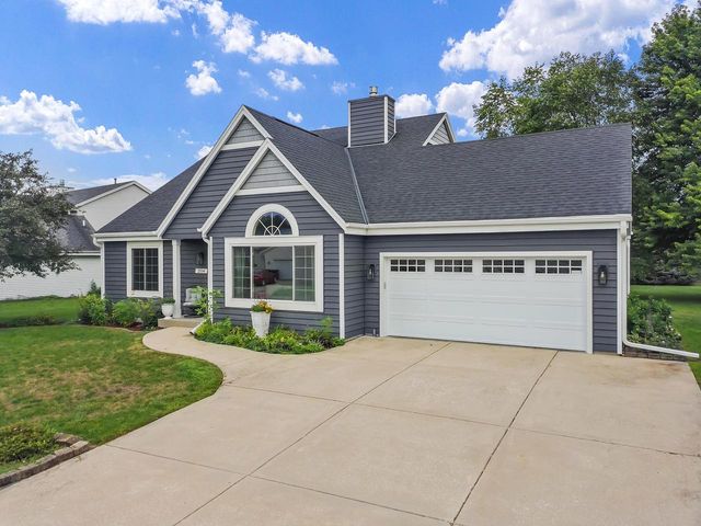 2554 S Sterling CIRCLE, East Troy, WI 53120