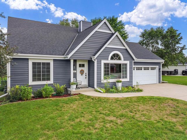 2554 S Sterling CIRCLE, East Troy, WI 53120