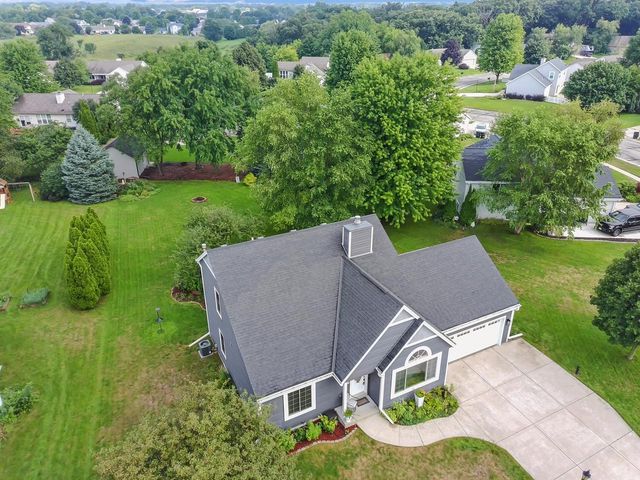 2554 S Sterling CIRCLE, East Troy, WI 53120
