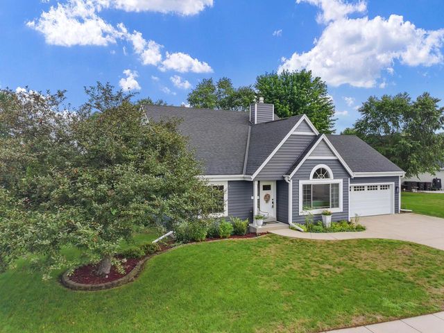 2554 S Sterling CIRCLE, East Troy, WI 53120