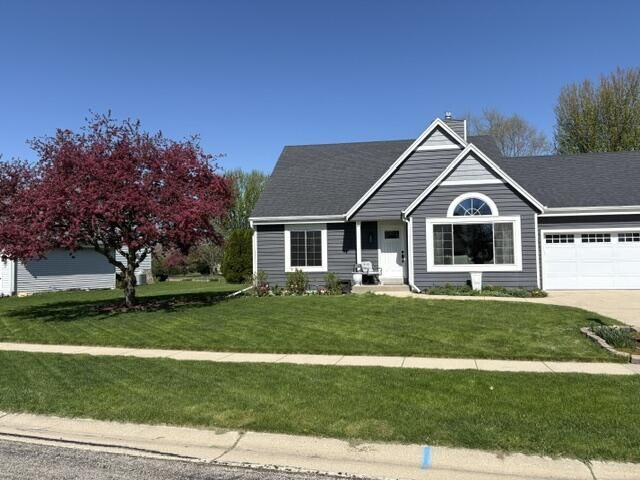 2554 S Sterling CIRCLE, East Troy, WI 53120