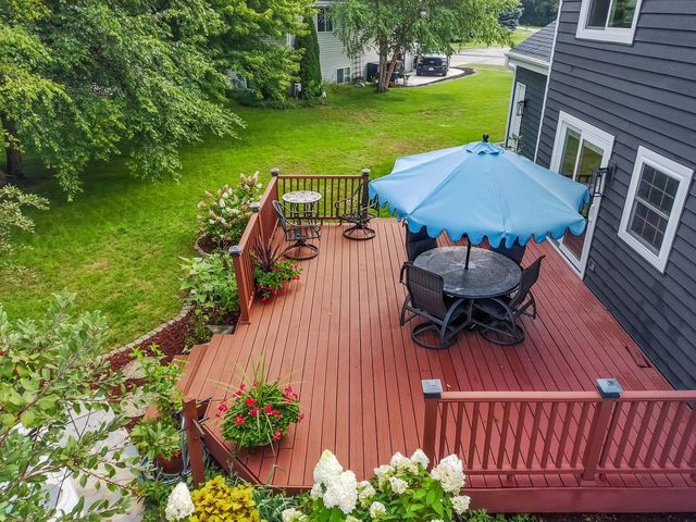 2554 S Sterling CIRCLE, East Troy, WI 53120