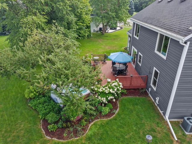 2554 S Sterling CIRCLE, East Troy, WI 53120