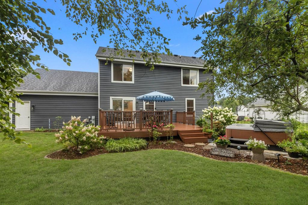 2554 S Sterling CIRCLE, East Troy, WI 53120