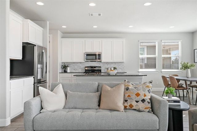 113 Stone Canyon DR, Georgetown, TX 78628