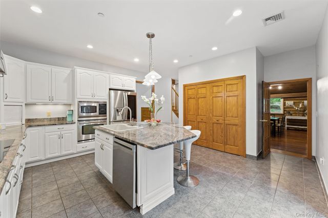 25 Cabin Ridge Road, Chappaqua, NY 10514