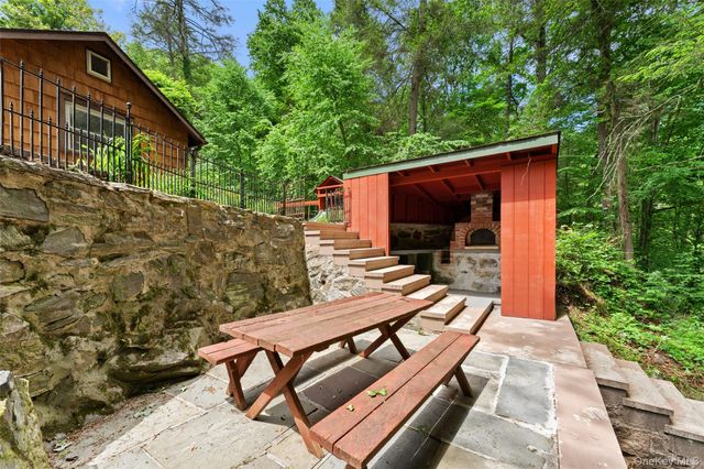 25 Cabin Ridge Road, Chappaqua, NY 10514