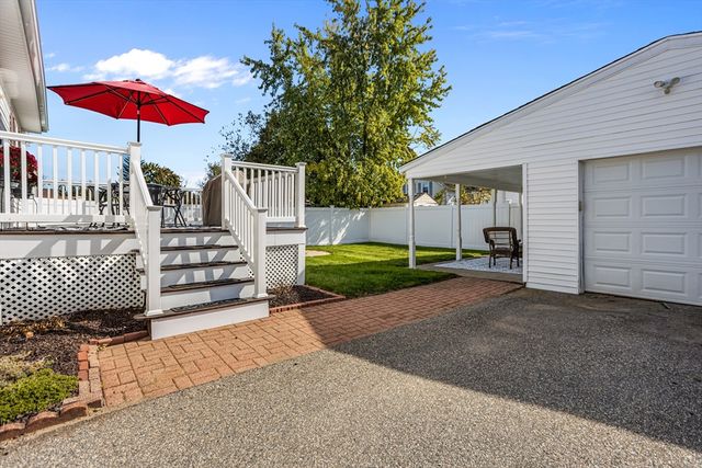 17 Mowry Ave, Cumberland, RI 02864