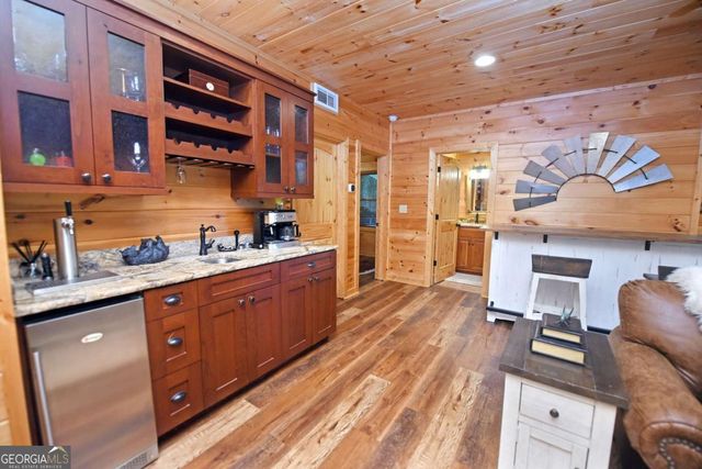 901 Stuart Mountain Road, Mineral Bluff, GA 30559