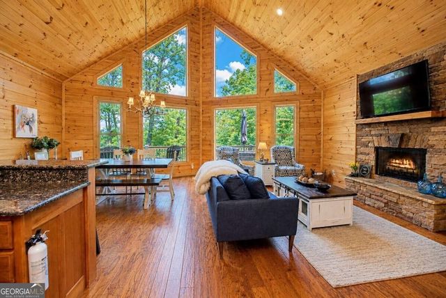 901 Stuart Mountain Road, Mineral Bluff, GA 30559