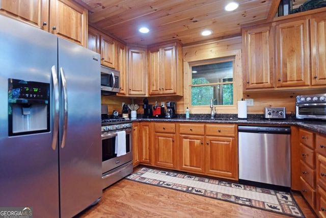 901 Stuart Mountain Road, Mineral Bluff, GA 30559