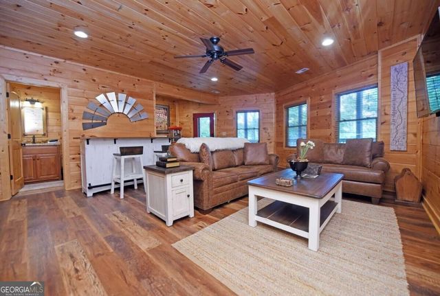 901 Stuart Mountain Road, Mineral Bluff, GA 30559
