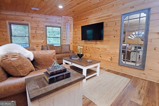901 Stuart Mountain Road, Mineral Bluff, GA 30559