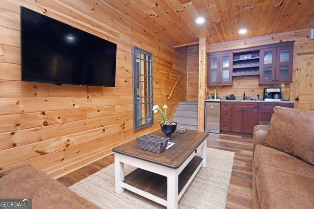 901 Stuart Mountain Road, Mineral Bluff, GA 30559