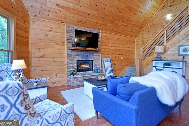 901 Stuart Mountain Road, Mineral Bluff, GA 30559