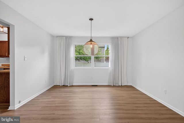 18 MIDWOOD RD, Marlton, NJ 08053