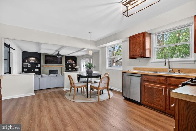 18 MIDWOOD RD, Marlton, NJ 08053