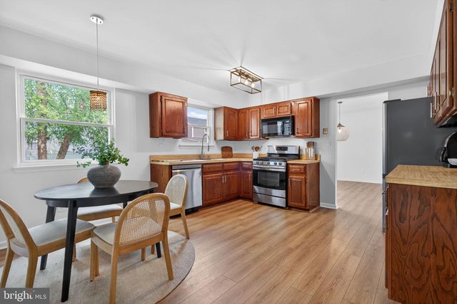 18 MIDWOOD RD, Marlton, NJ 08053