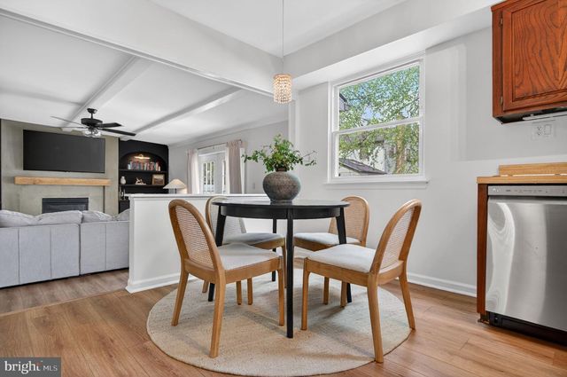 18 MIDWOOD RD, Marlton, NJ 08053