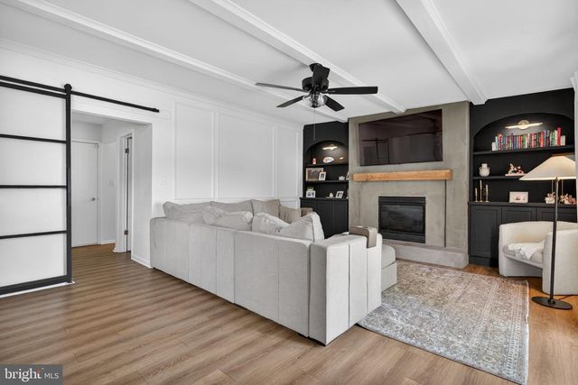 18 MIDWOOD RD, Marlton, NJ 08053