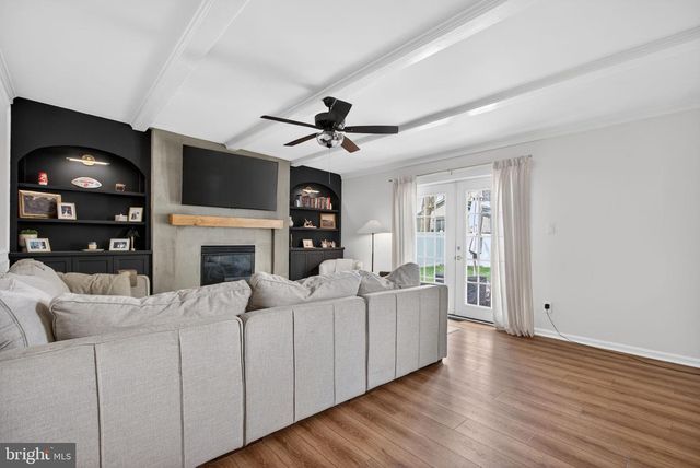 18 MIDWOOD RD, Marlton, NJ 08053