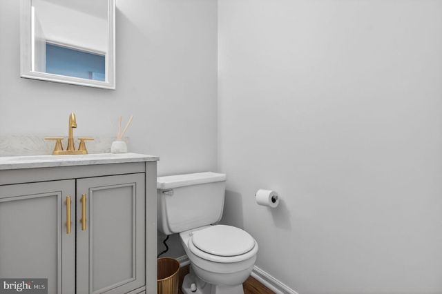 18 MIDWOOD RD, Marlton, NJ 08053