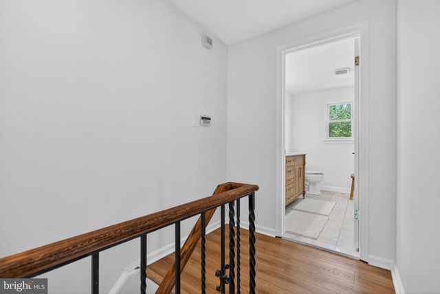 18 MIDWOOD RD, Marlton, NJ 08053