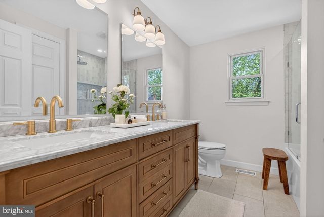 18 MIDWOOD RD, Marlton, NJ 08053