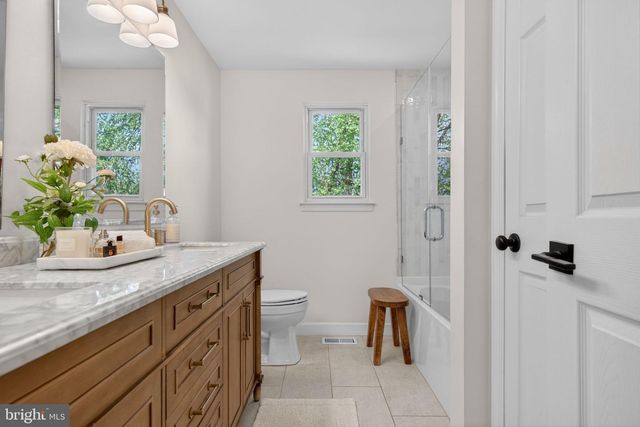 18 MIDWOOD RD, Marlton, NJ 08053