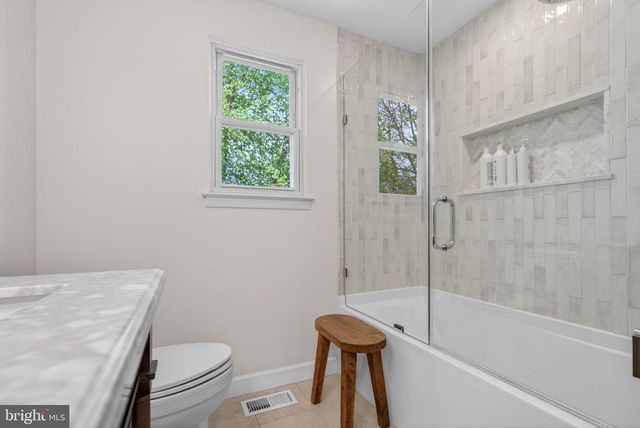 18 MIDWOOD RD, Marlton, NJ 08053