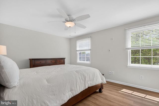 18 MIDWOOD RD, Marlton, NJ 08053