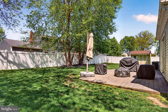 18 MIDWOOD RD, Marlton, NJ 08053