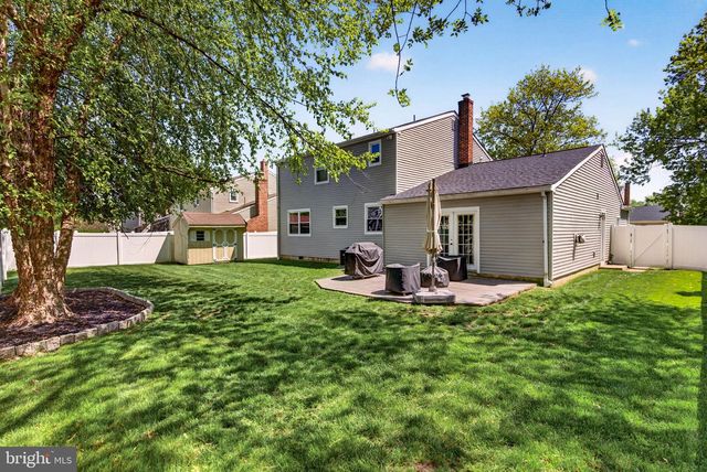 18 MIDWOOD RD, Marlton, NJ 08053