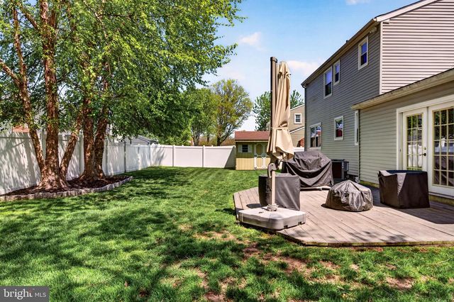 18 MIDWOOD RD, Marlton, NJ 08053