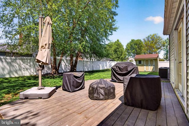 18 MIDWOOD RD, Marlton, NJ 08053