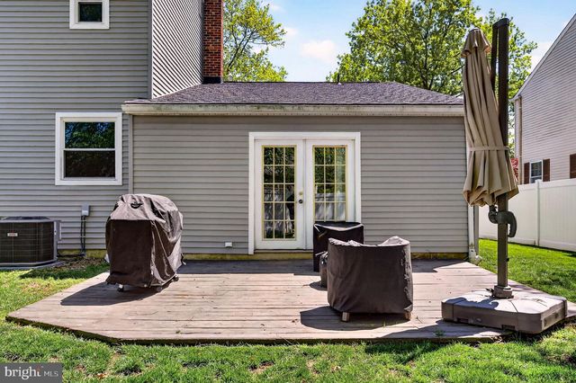 18 MIDWOOD RD, Marlton, NJ 08053