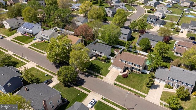 18 MIDWOOD RD, Marlton, NJ 08053