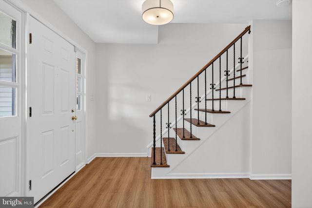 18 MIDWOOD RD, Marlton, NJ 08053