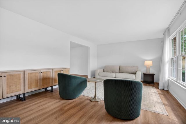 18 MIDWOOD RD, Marlton, NJ 08053