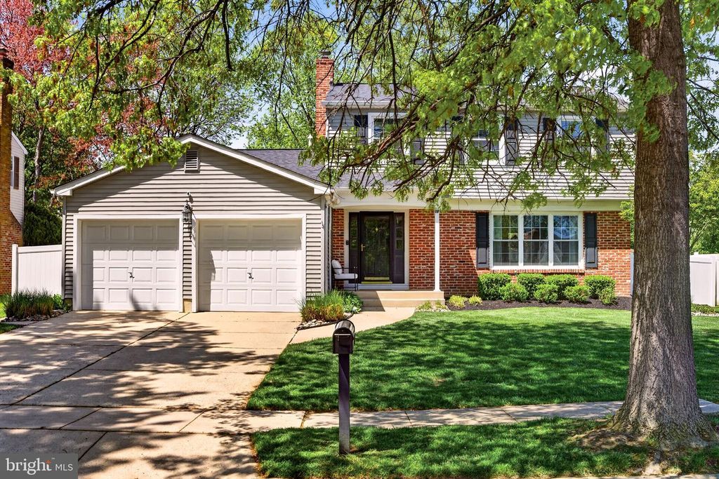 18 MIDWOOD RD, Marlton, NJ 08053