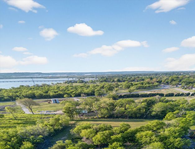 1917 Avenue E, Grand Prairie, TX 75051