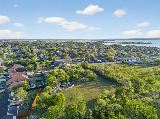 1917 Avenue E, Grand Prairie, TX 75051