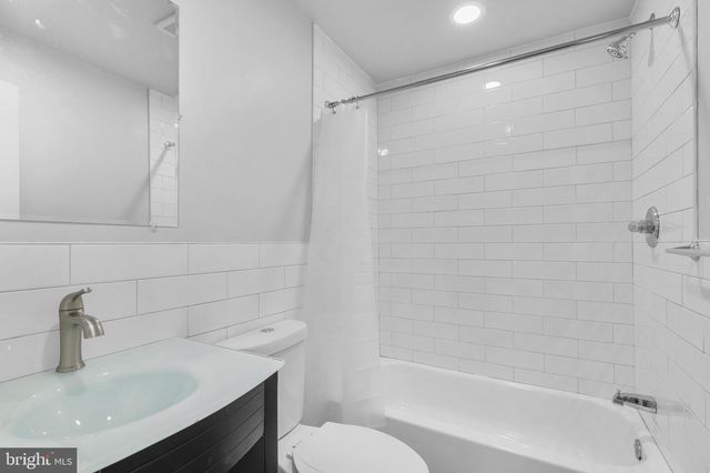 69 E SLOCUM ST, Philadelphia, PA 19119