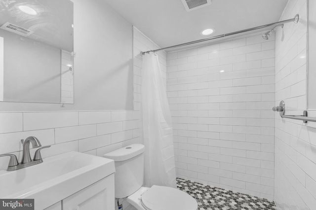 69 E SLOCUM ST, Philadelphia, PA 19119