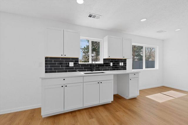 12008 Golden Gate Avenue NE, Albuquerque, NM 87111