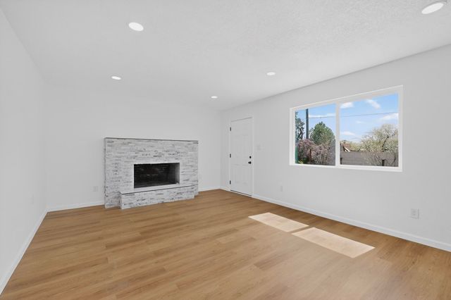 12008 Golden Gate Avenue NE, Albuquerque, NM 87111