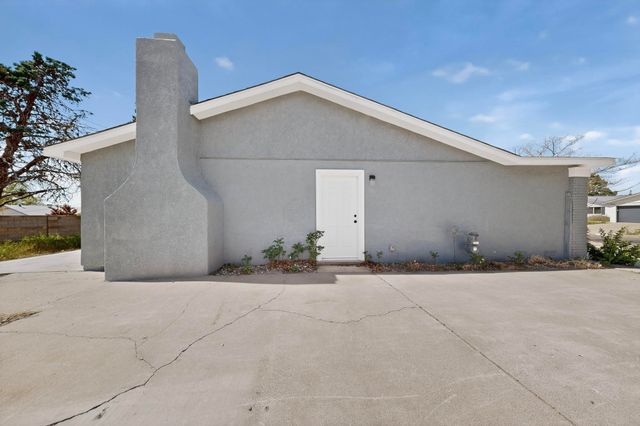 12008 Golden Gate Avenue NE, Albuquerque, NM 87111